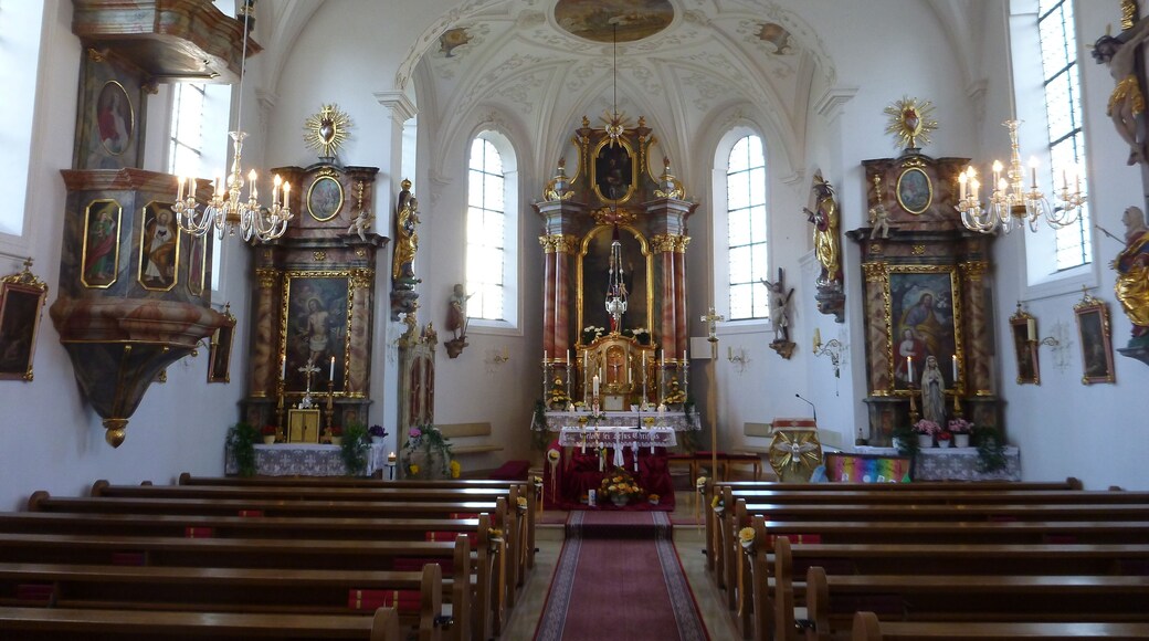 Katholische Pfarrkirche St. Leonhard Innenraum