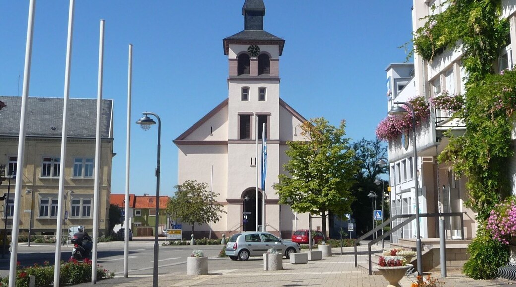 Ortsmitte mit der Kirche St. Philippus und Jakobus