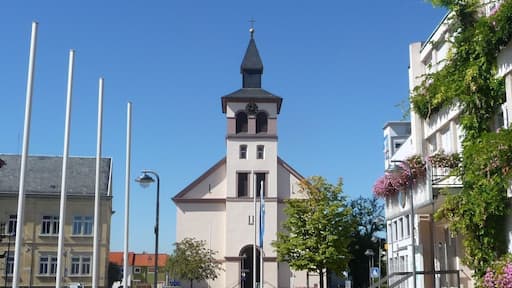 Ortsmitte mit der Kirche St. Philippus und Jakobus