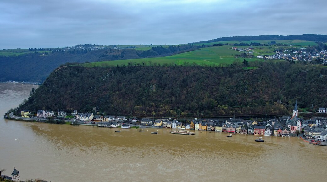 St. Goar bei Hochwasser, aufgenommen vom Aussichtspunkt Dreiburgenblick