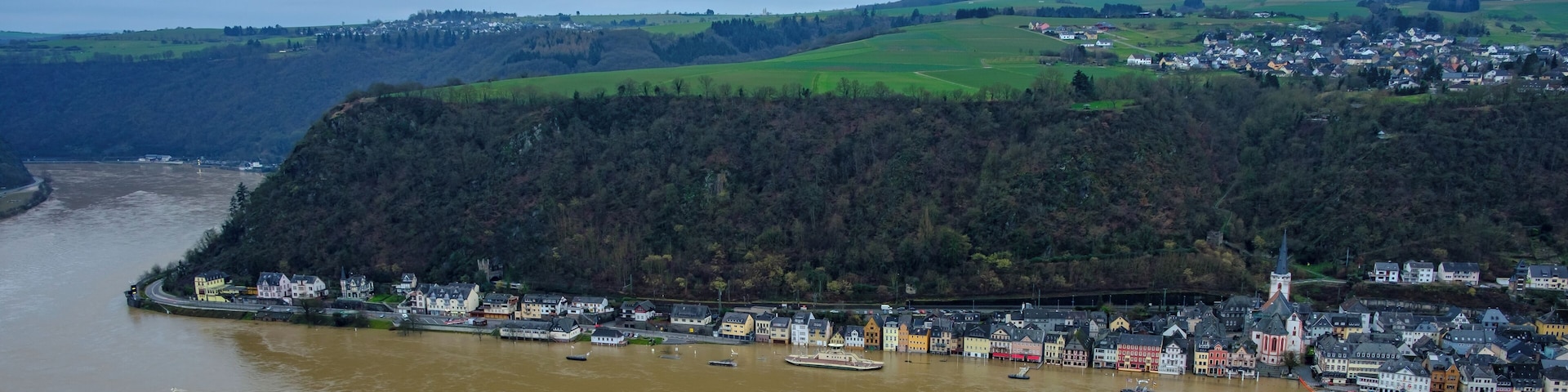St. Goar bei Hochwasser, aufgenommen vom Aussichtspunkt Dreiburgenblick