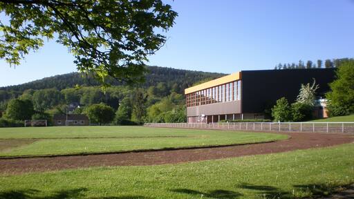 Gymnasium and sports grounds in Eschershausen (Lower Saxony, Germany). Address Nelkenstraße 12.