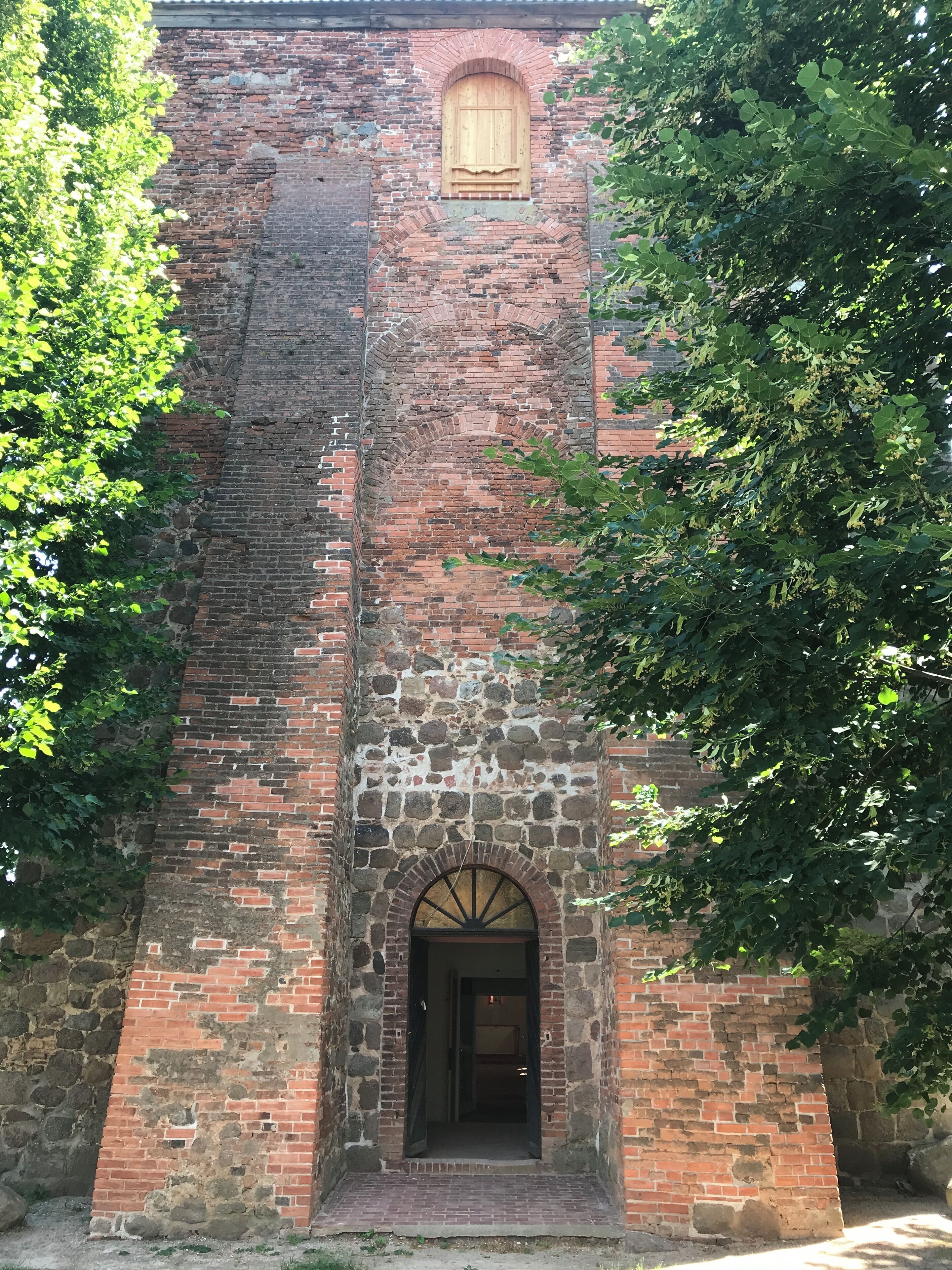 Die Dorfkirche Klosterdorf in Oberbarnim ist eine Feldsteinkirche aus der zweiten Hälfte des 13. Jahrhunderts im Landkreis Märkisch-Oderland im Land Brandenburg.