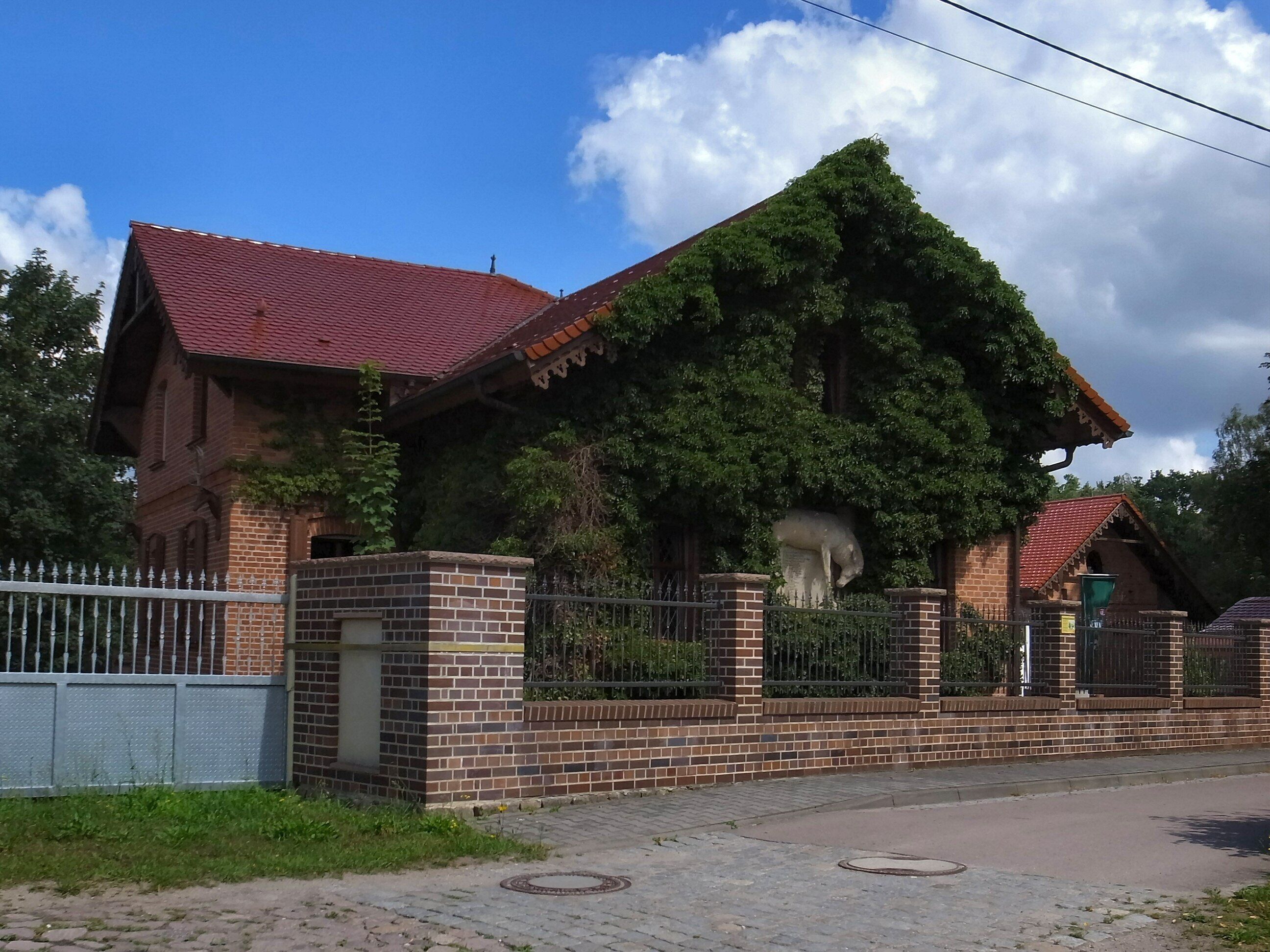 Südliches Anhalt, Ortsteil Diesdorf, Forsthaus Brambach (Baudenkmal im Denkmalverzeichniss Sachsen-Anhalt, Erfassungsnummer: 094 70902 000 000 000 000 [1])