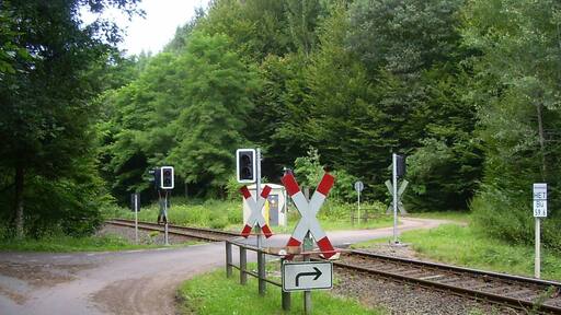 Romantic level crossing on the Queichtal railway.