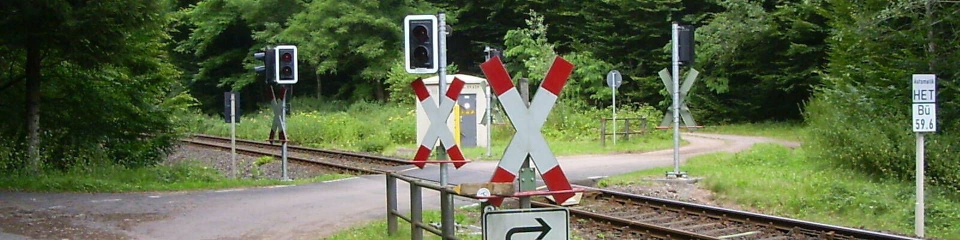 Romantic level crossing on the Queichtal railway.