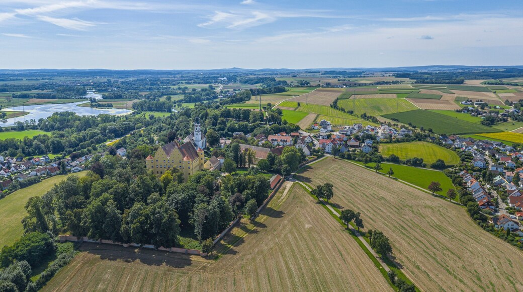 Die Stadt Erbach an der Donau am Rand der schwäbischen Alb aus der Vogelperspektive