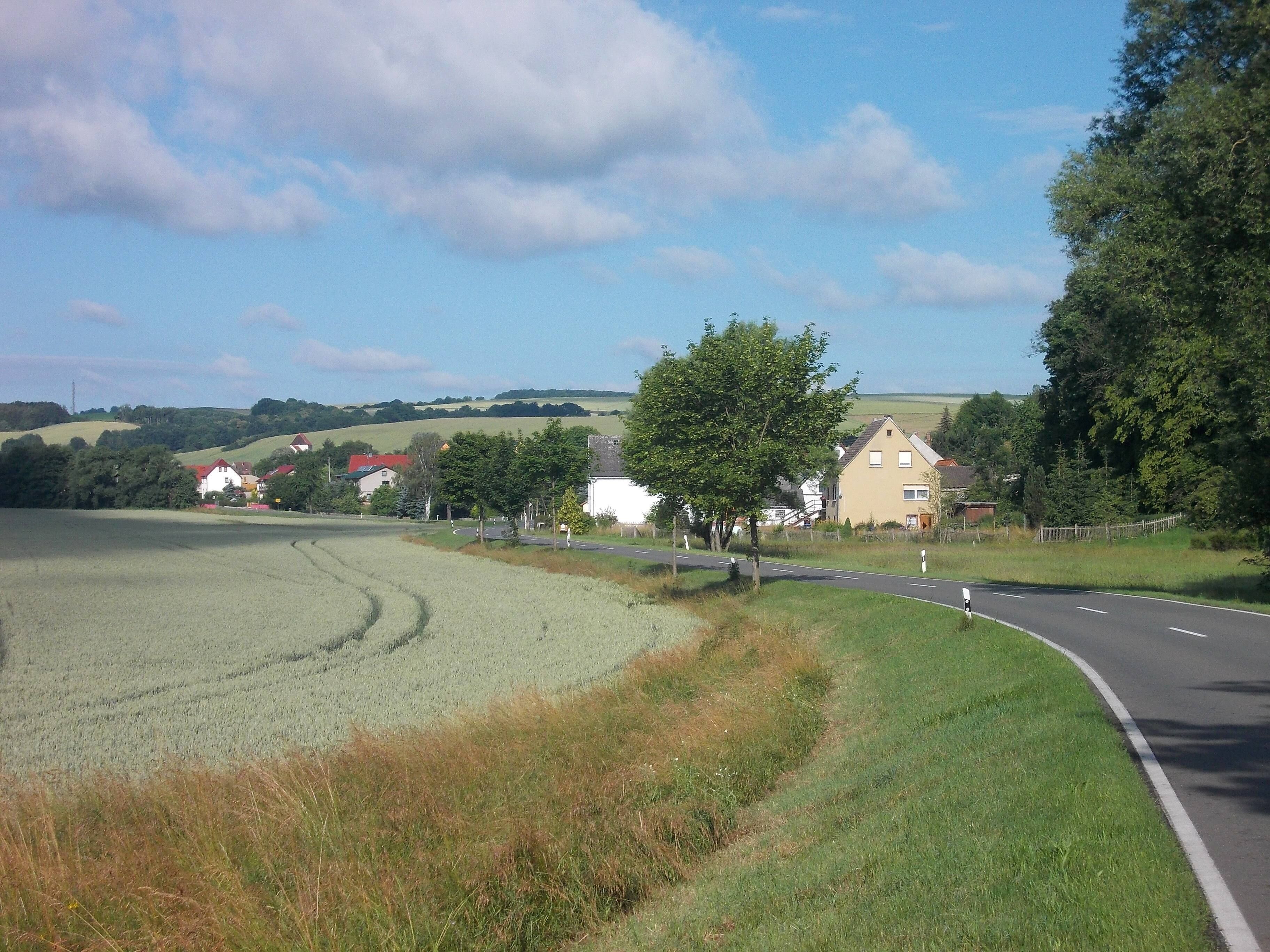 Entrance to the village of Kleinpötewitz (Wetterzeube, district: Burgenlandkreis, Saxony-Anhalt)