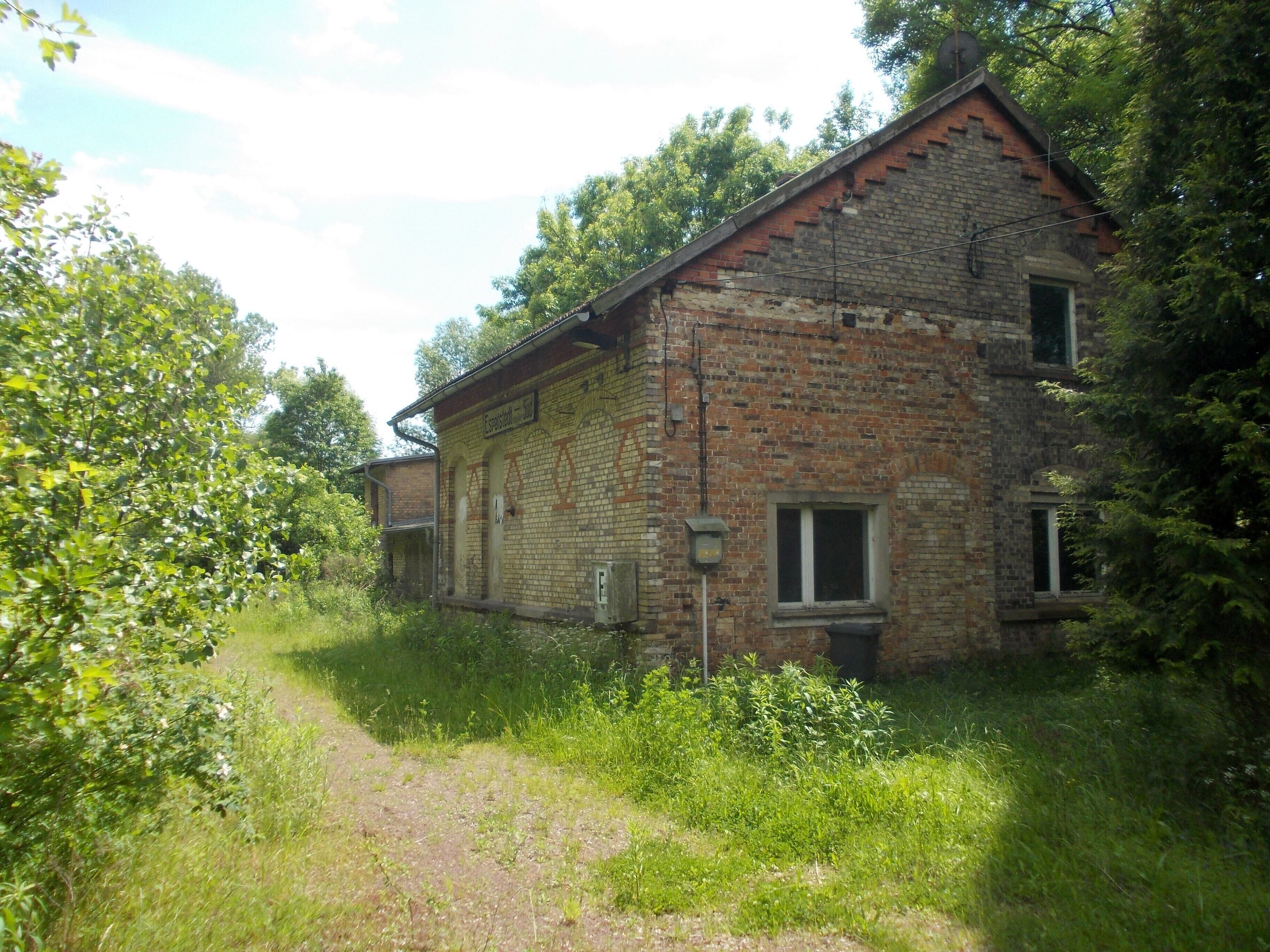 Former Esperstedt-Süd train station in Kuckenburg (Obhausen, district: Saalekreis, Saxony-Anhalt)