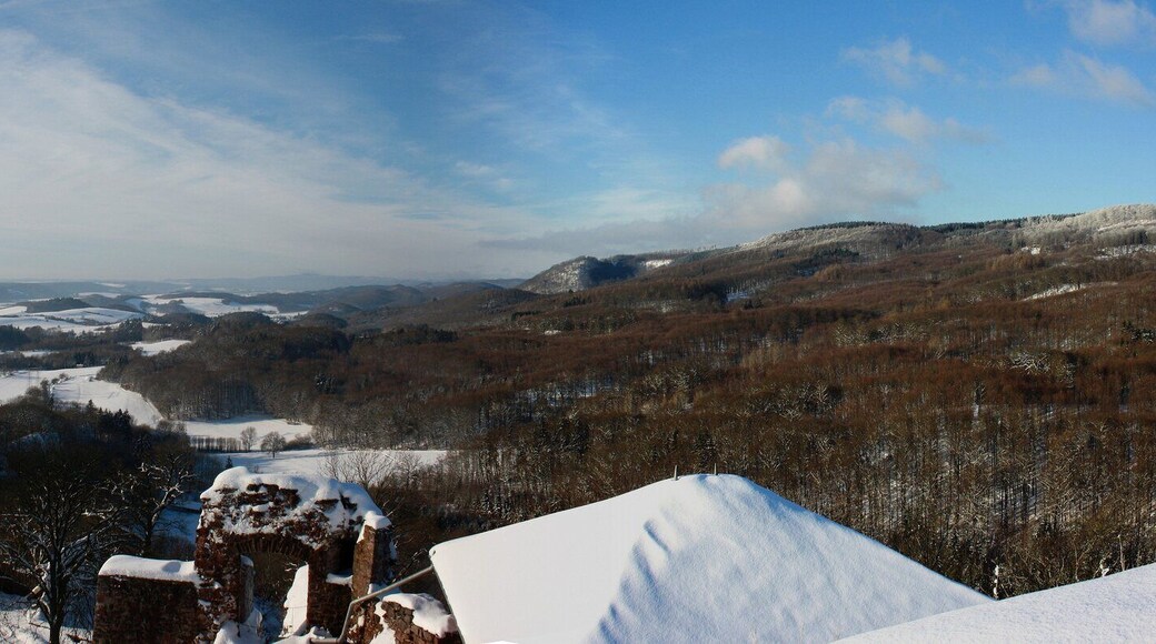Panoramablick über den südlichen Harz bei Nordhausen von der Burgruine Hohenstein -Optimaler Überblick - mit Lupe vergrößern