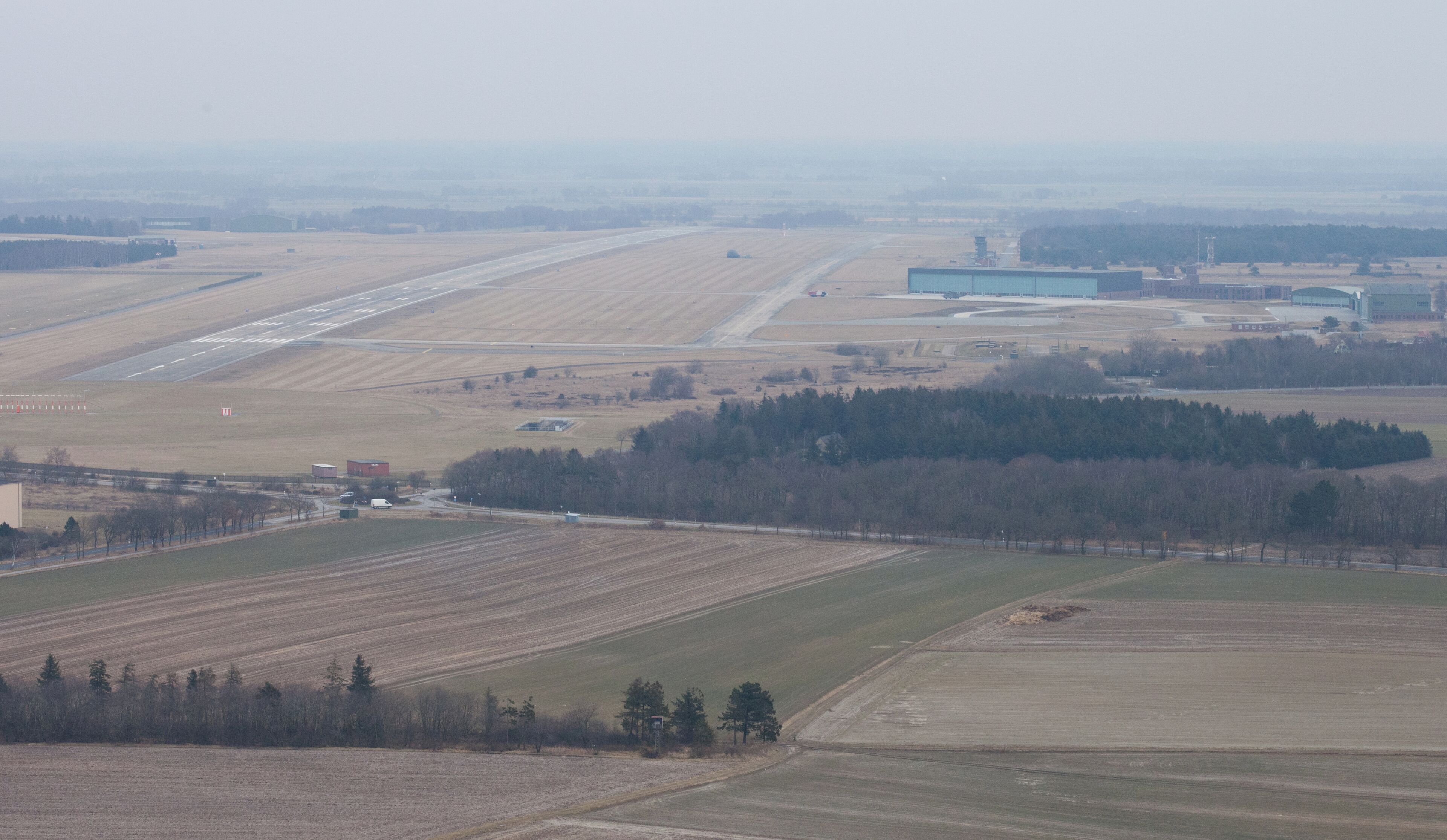 Luftaufnahme: der Fliegerhorst Nordholz aus WSW