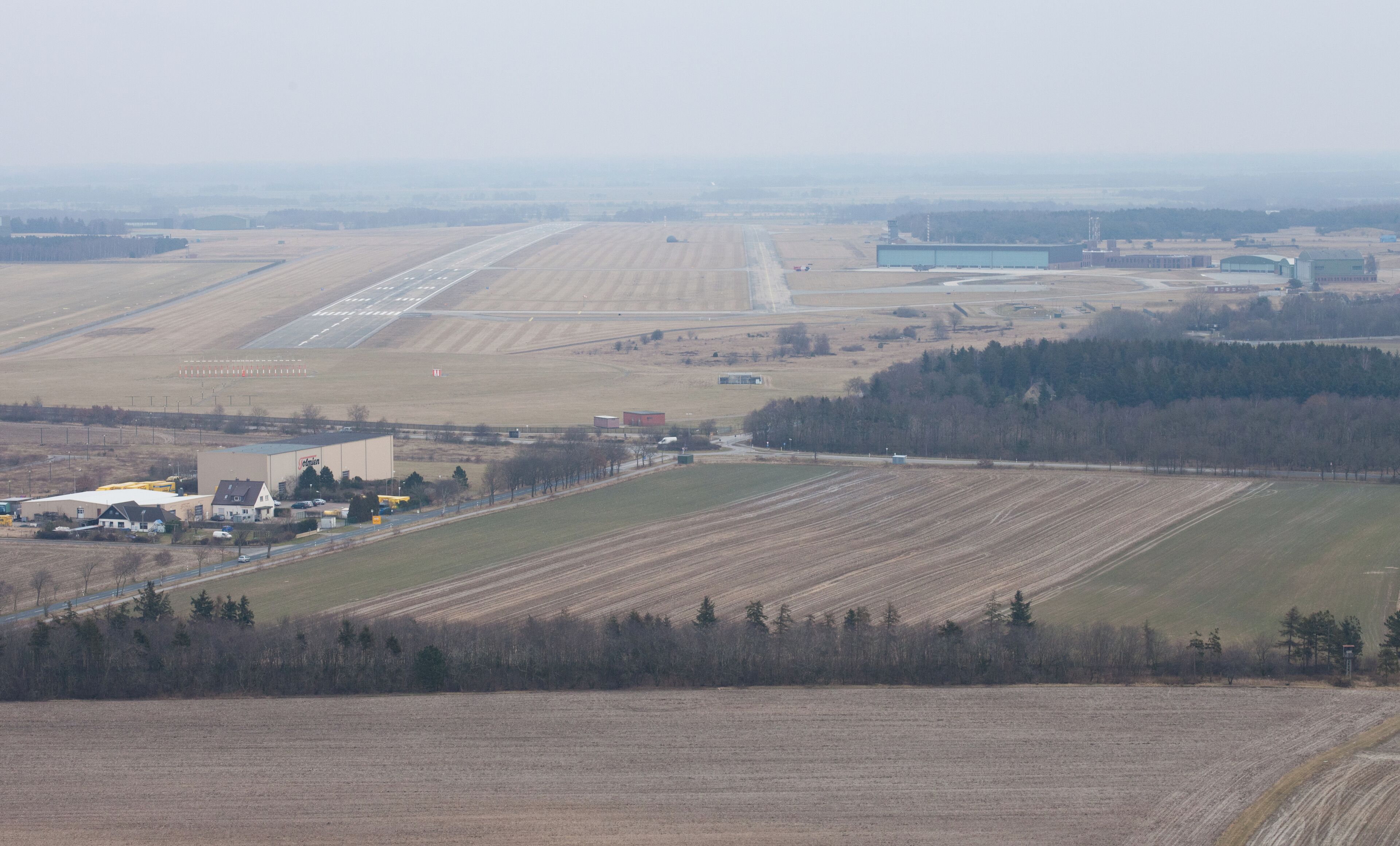 Luftaufnahme: der Fliegerhorst Nordholz aus WSW