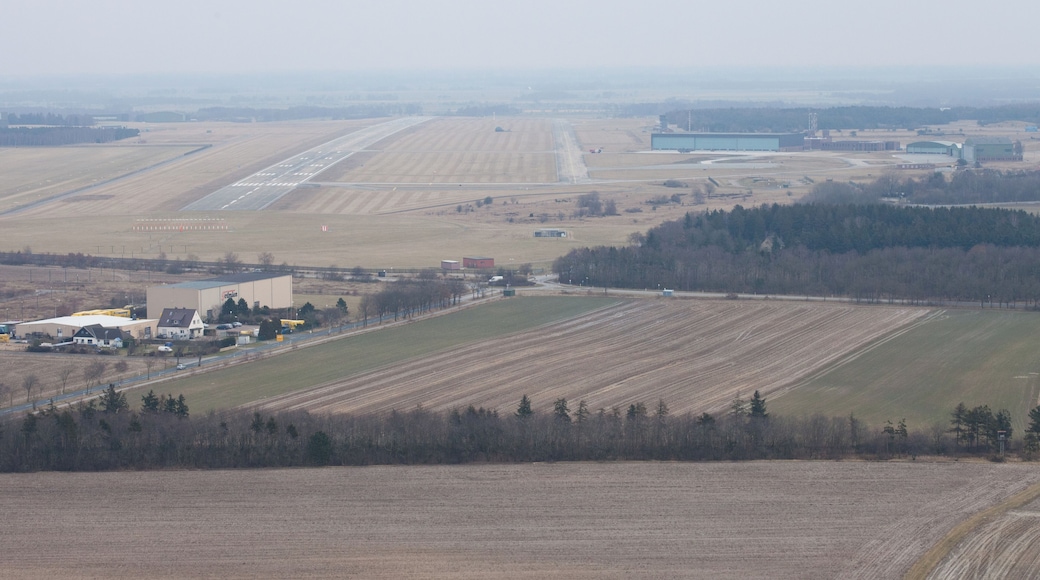 Luftaufnahme: der Fliegerhorst Nordholz aus WSW
