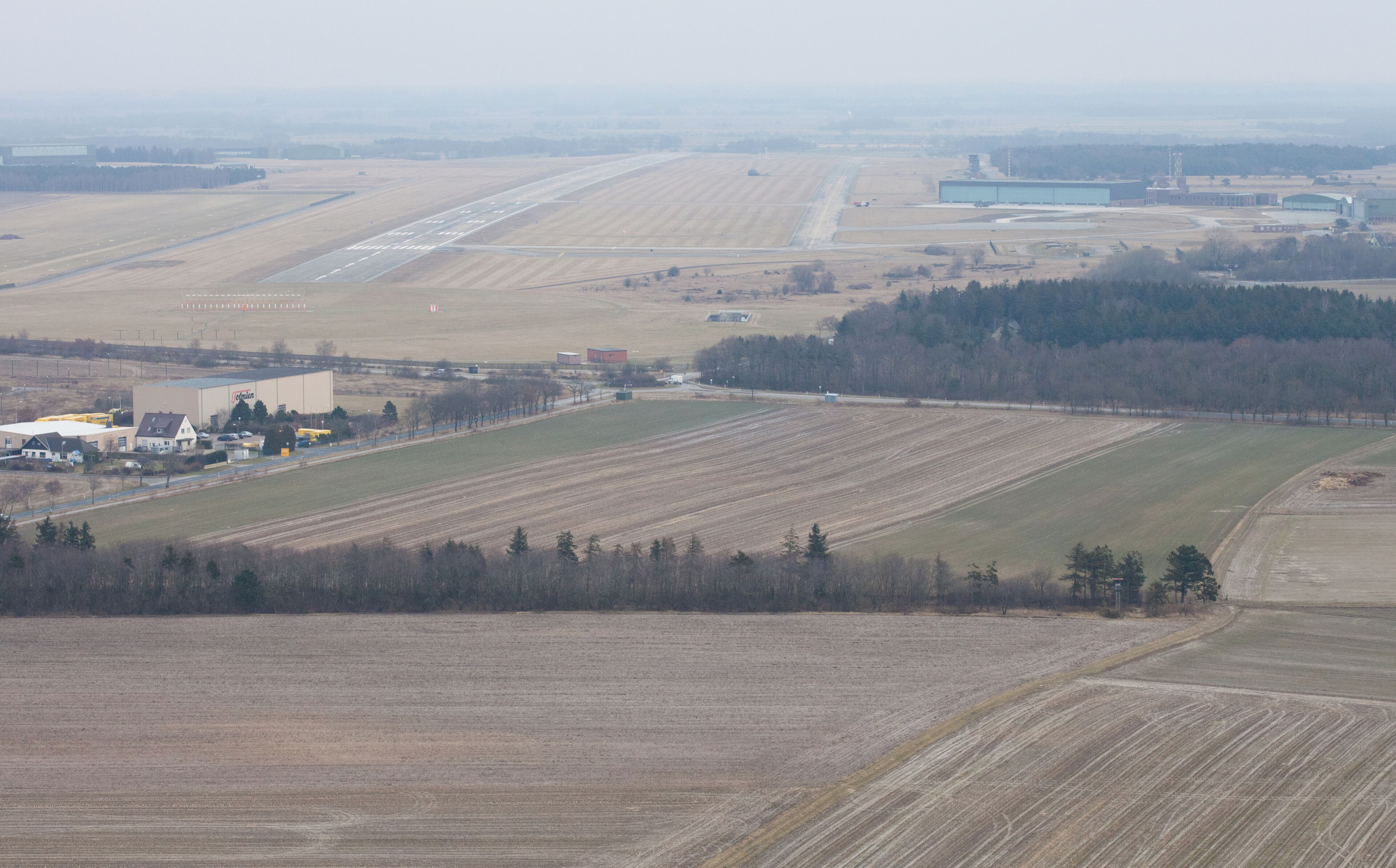 Luftaufnahme: der Fliegerhorst Nordholz von WSW