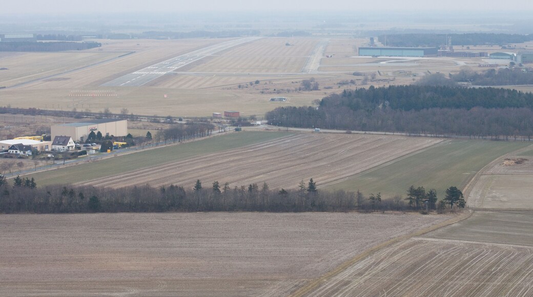 Luftaufnahme: der Fliegerhorst Nordholz von WSW