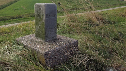 königlicher Landvermessungsstein Hannover 1860 in Padingbüttel
