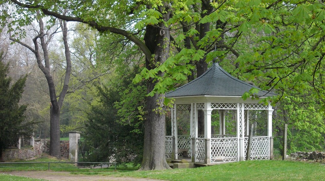 Sun pavilion at the entrance to the gardens of Ostrau castle (Petersberg, district: Saalekreis, Saxony-Anhalt)