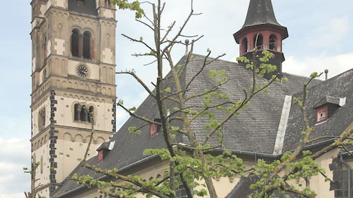 Katholische Pfarrkirche Hl. Dreifaltigkeit in Weißenthurm, 1936 bis 1939 erbaut nach Plänen von Claudius von Lassaulx, 1900 bis 1902 erweitert von Caspar Clemens Pickel