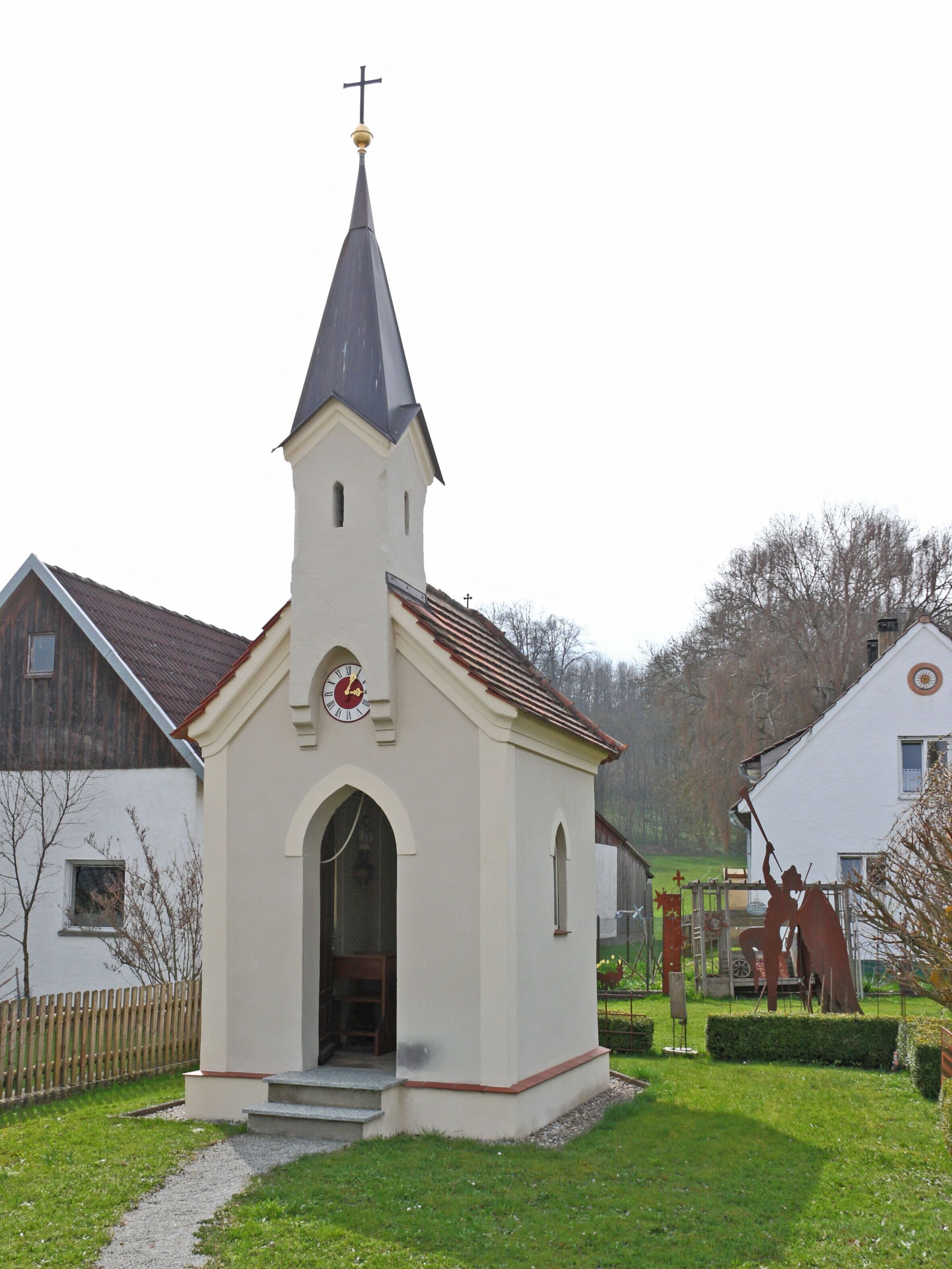 Kath. Privatkapelle in Oberhagenried, Gemeinde Münsterhausen; lt. Inschrift von Joseph Veit, Bauer in Oberhagenried, und dessen Sohn Andreas Veit anno 1893 erbauet