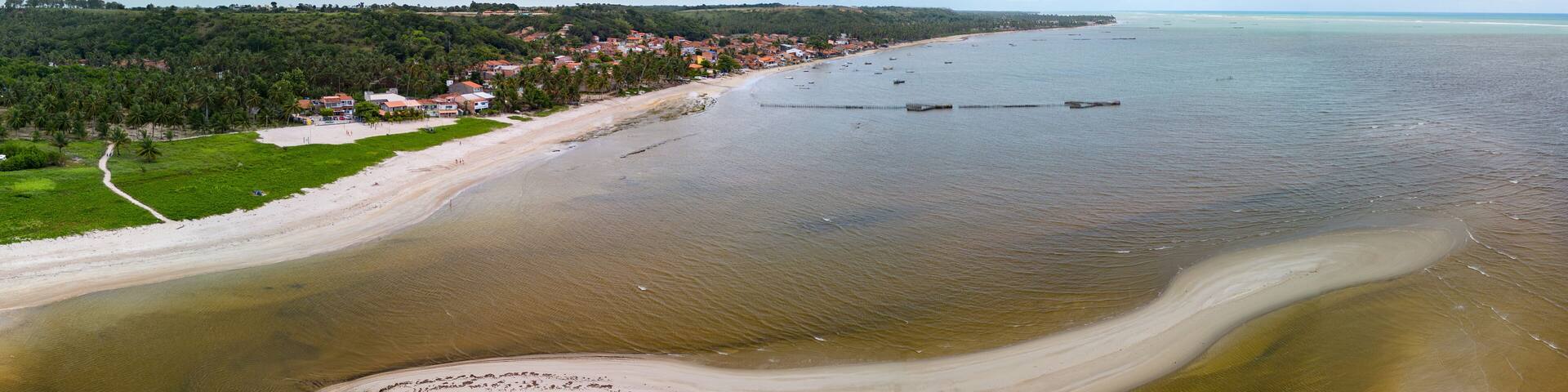 Imagem panorâmica aérea da Barra de Camaragibe, situada em Passo de Camaragibe, no estado de Alagoas - Brasil