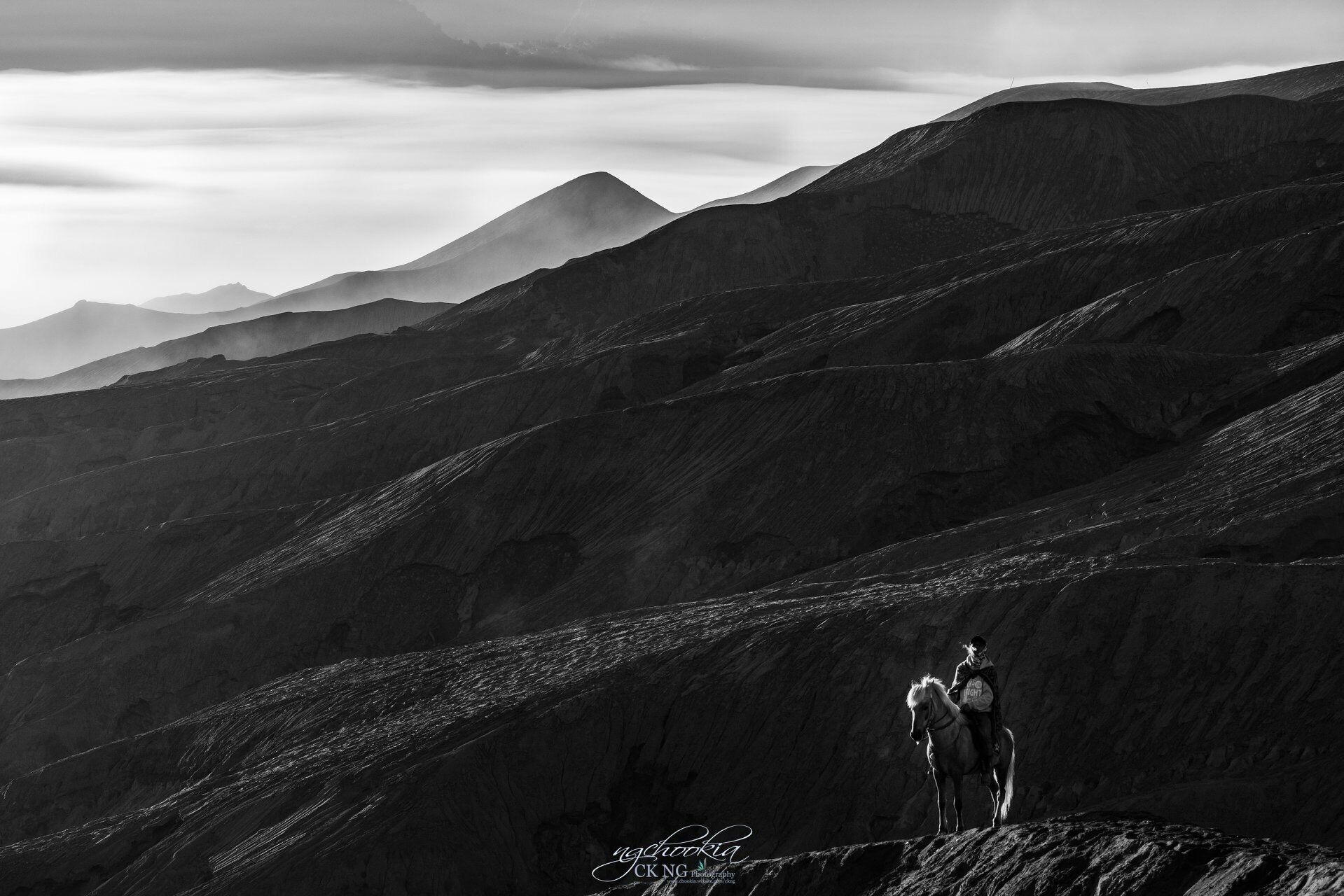 Hero II Mt Bromo- East Java 
随时随地准备扑过去抓取生活精彩镜头