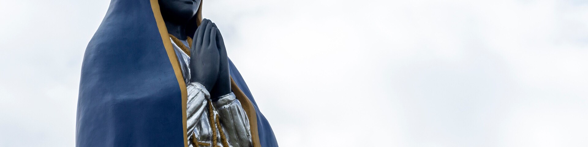 Our Lady Aparecida statue at the entrance clover of the city of Adamantina