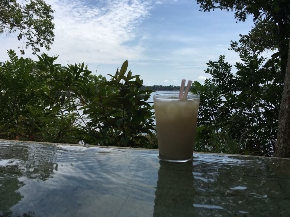 The most amazing place so drink a graviola caipirinha.

#rionegro
#river
#negroriver