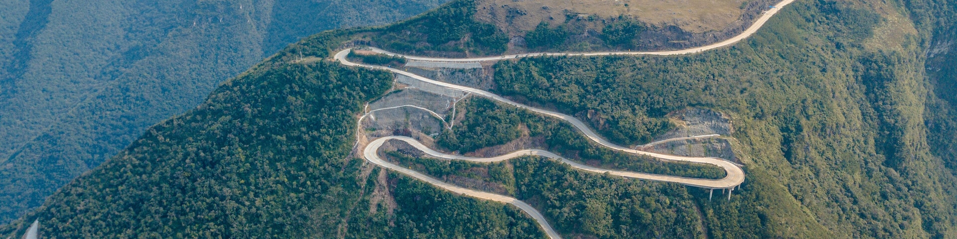 A bela Serra Catarinense. Rodovia BR-285, Serra da Rocinha, entre Timbé do Sul, Santa Catarina, e São José dos Ausentes, Rio Grande do Sul. Mais uma bela serra do nosso Brasil.