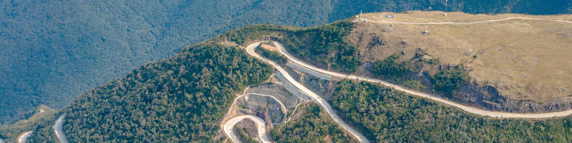 A bela Serra Catarinense. Rodovia BR-285, Serra da Rocinha, entre Timbé do Sul, Santa Catarina, e São José dos Ausentes, Rio Grande do Sul. Mais uma bela serra do nosso Brasil.