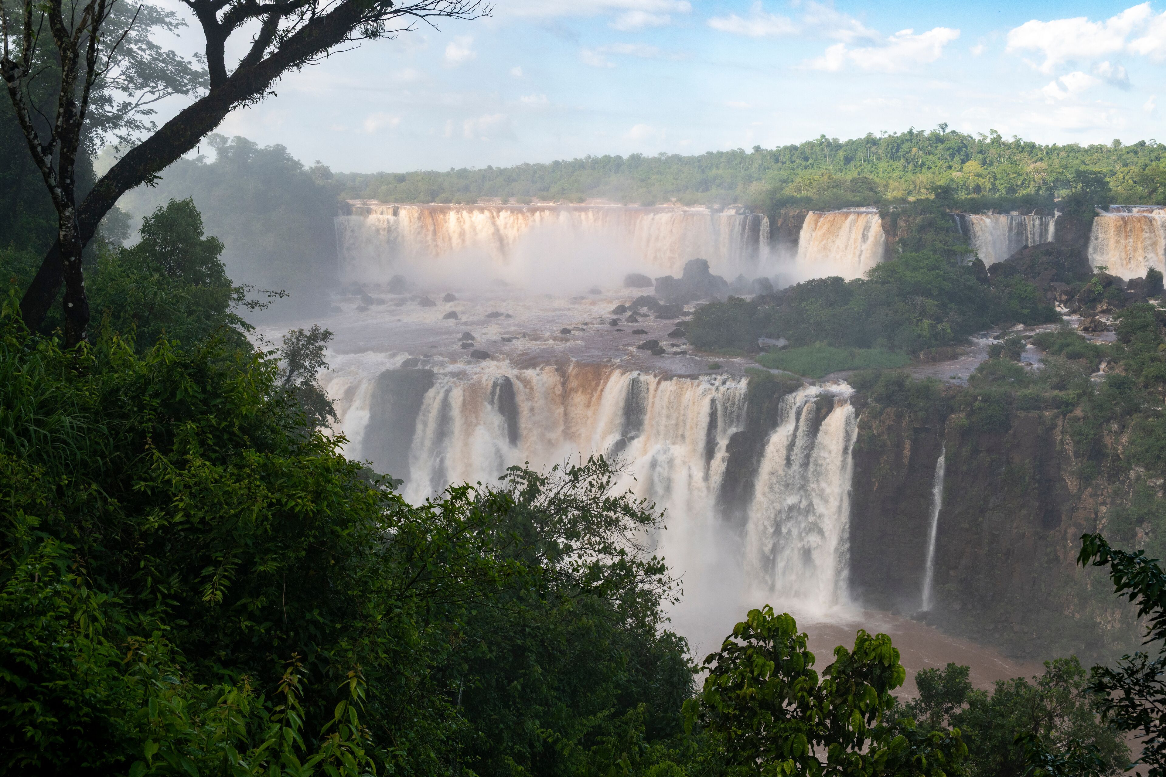 Beautiful view to Iguaçu Falls waterfalls and green rainforest