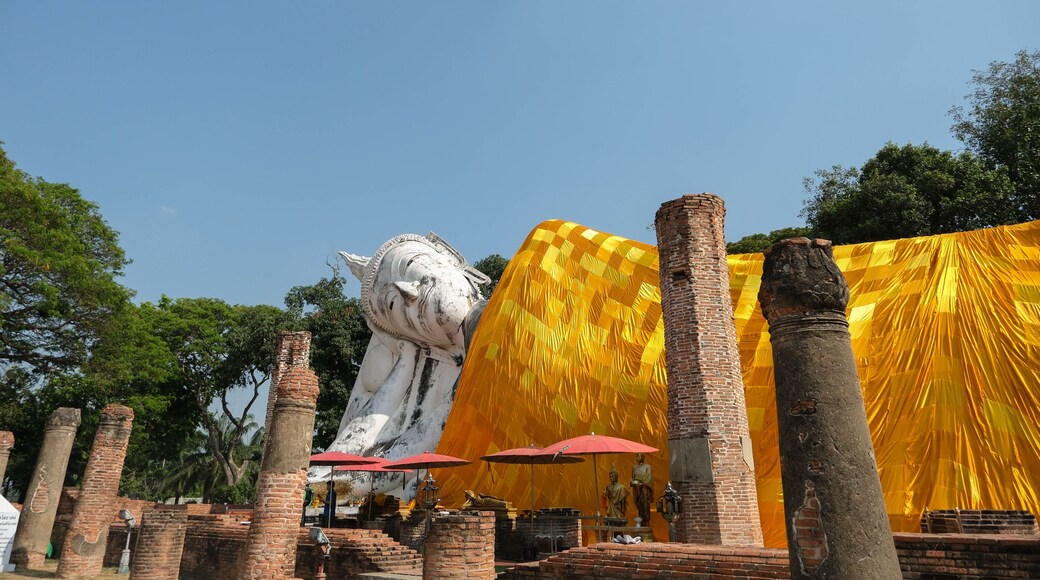 Phra Si Mueang Thong, the reclining Buddha image of Wat Khun Inthapramun, Pho Thong District, Ang Thong Province.