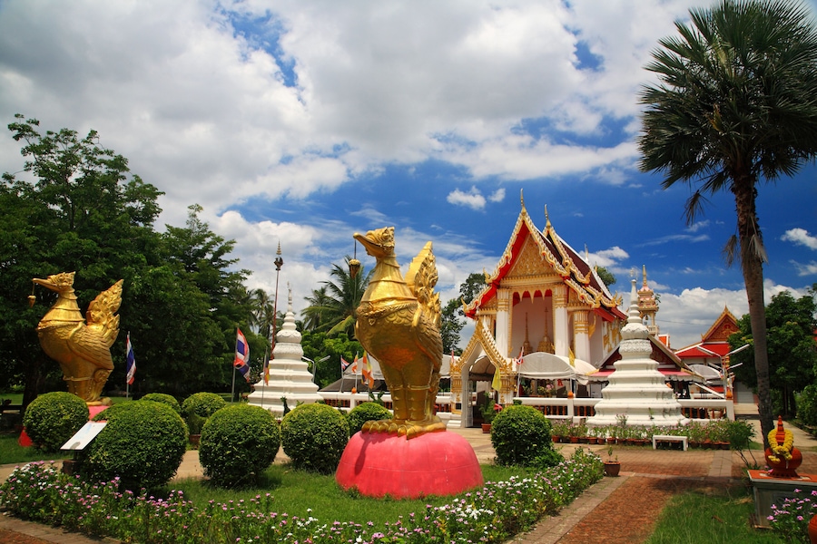 Wat Phai Lom architecture in Nonthaburi