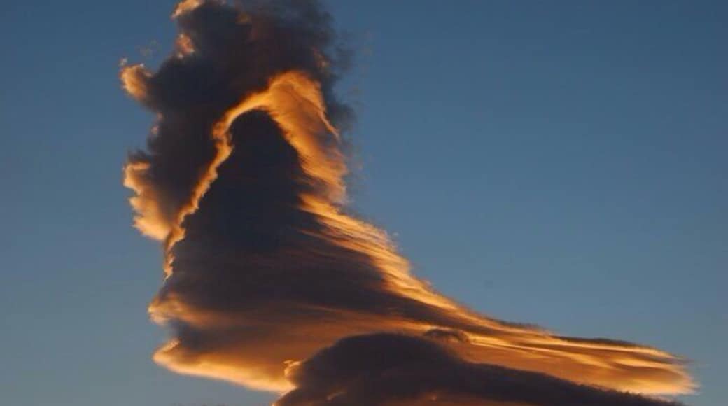 Fire in the sky!!! Amazing sunset with very strange cloud formations. #colorful #waterlust #sunset #hiking #clouds #winterwonders