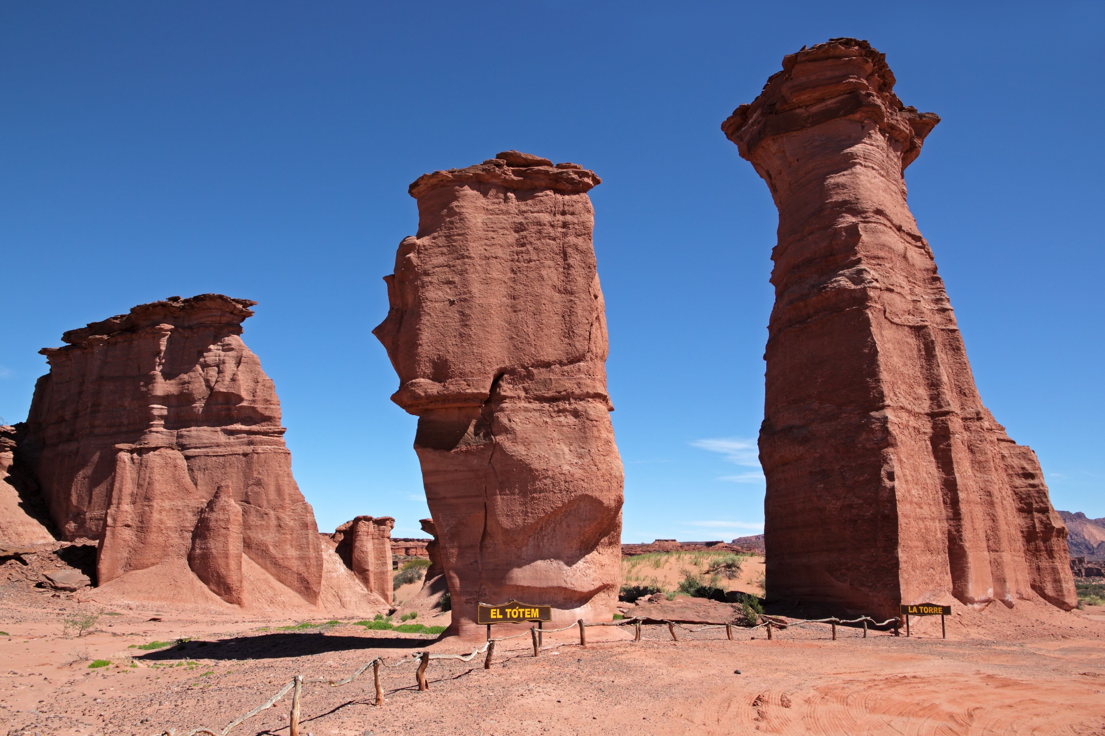 Rock formations with signs reading "EL TOTEM" and "LA TORRE".