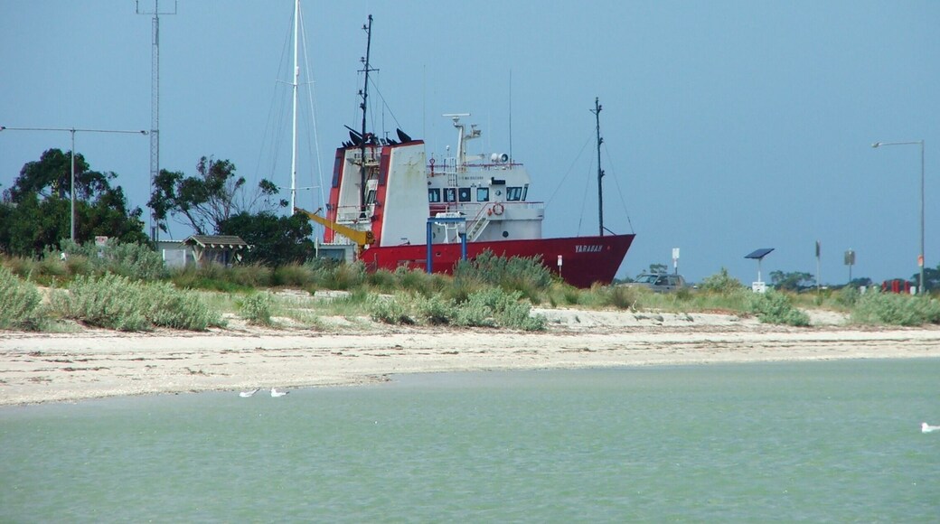 Port welshpool south gippsland australia.
supply boat that takes provisions to the oil platforms in bass straight.
#boat, #beach, #port, #Australia
www.wyldfamilytravel.com