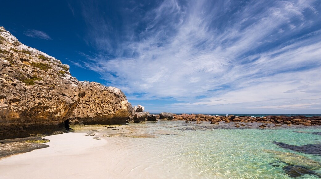 Awesome awesome awesome location!! This is a MUST visit when on Kangaroo Island, how’s the water!!!