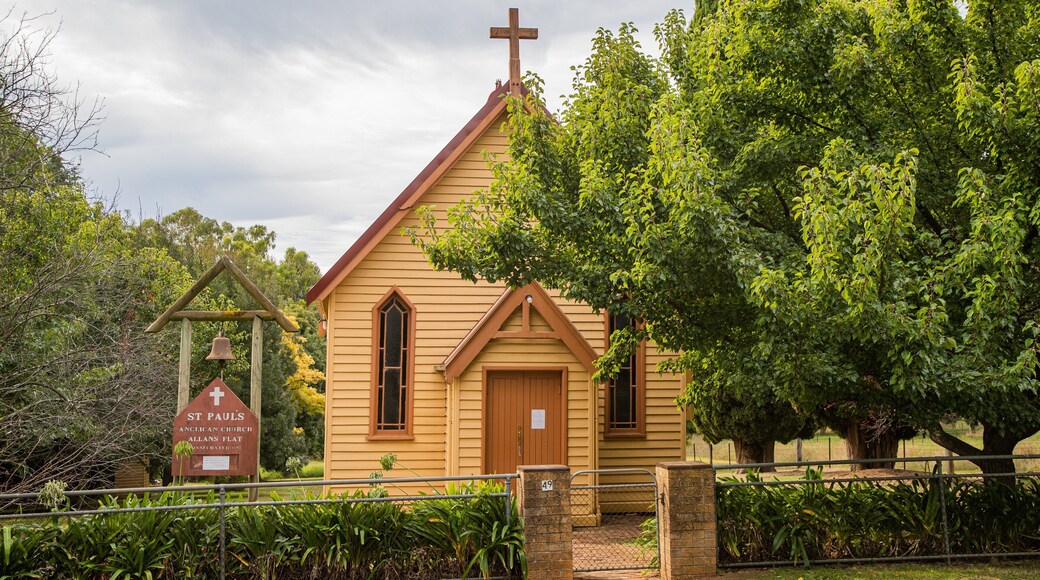 Allans Flat showing a church or cathedral