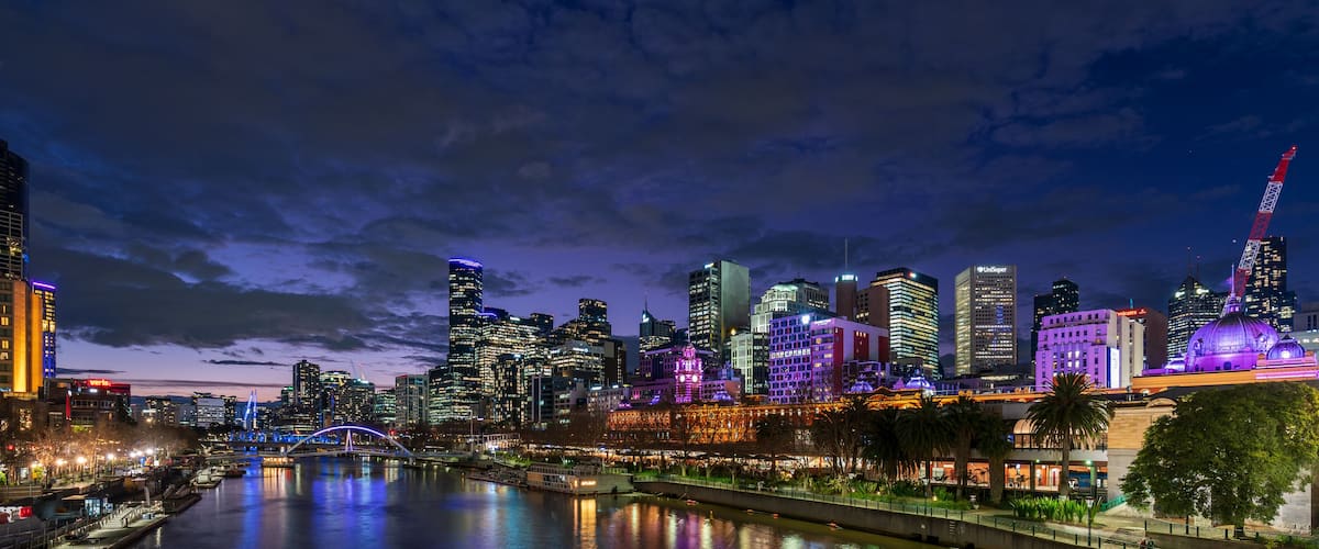Melbourne CBD Yarra river night view