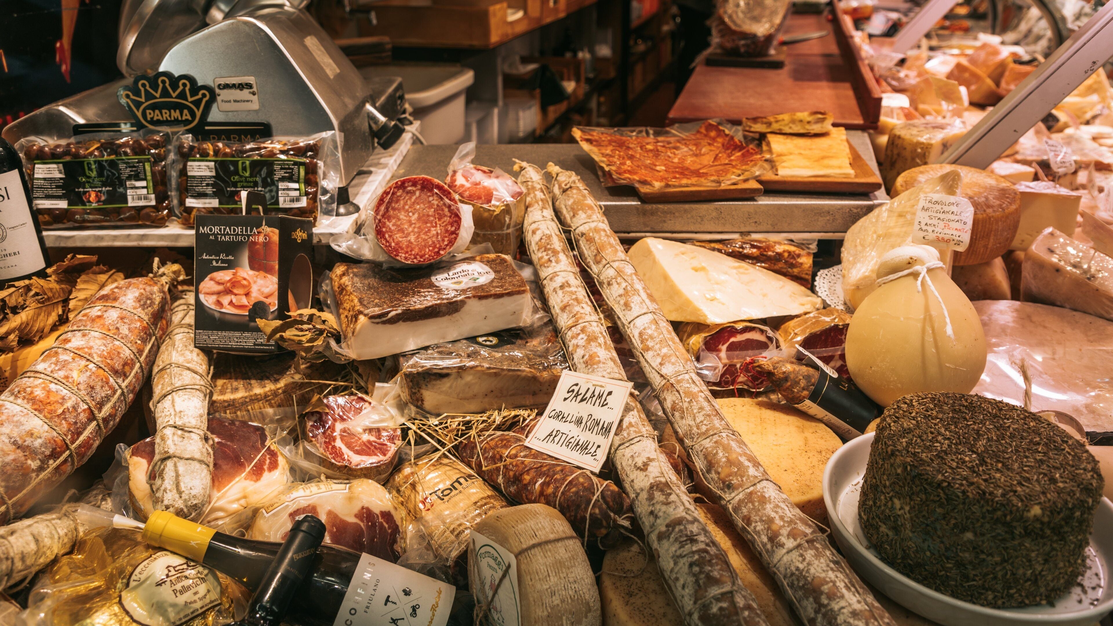 Trevi which includes food and markets