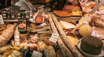 Trevi which includes food and markets