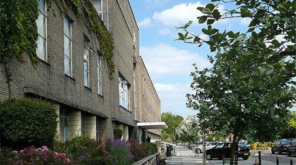 Brent Town Hall, Frontage, Wembley