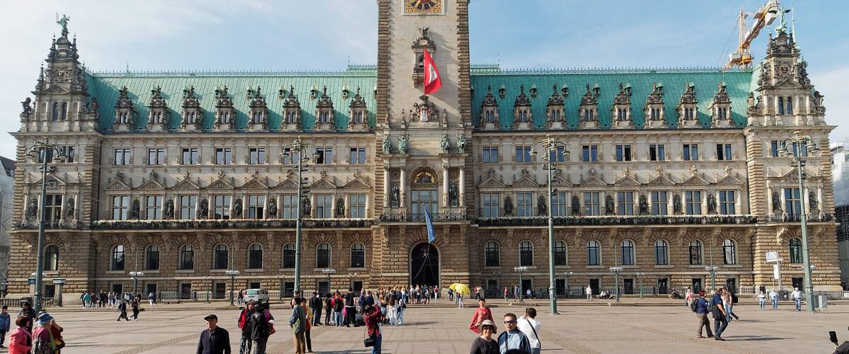 This is a photograph of an architectural monument. It is on the list of cultural monuments of Hamburg, no. 12254