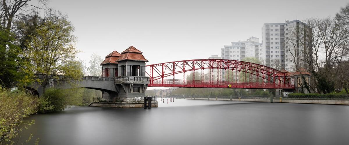 Historische Tegeler Hafenbrücke / Sechserbrücke in Berlin Reinickendorf.