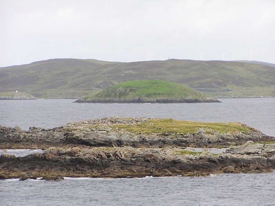 Atla Holm As seen from Fugla Ness on Burra. In the foreground is Scarva Taing with Green Holm HU3837 in the distance.