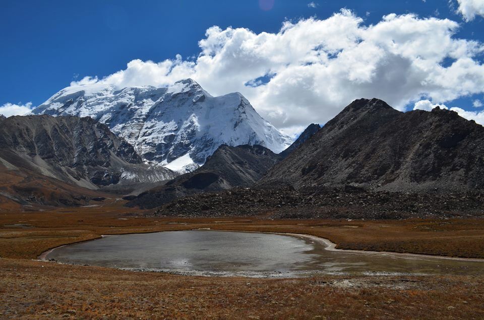 En-route Gurudongmer Lake, Lachen, Sikkim.
This place screams gorgeousness! #wanderlust #Sikkim #Lachen #mountainousviews #snowcappedmountains #IncredibleIndia