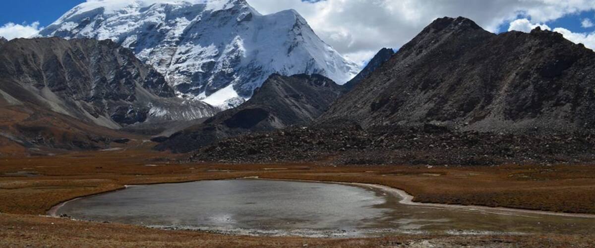 En-route Gurudongmer Lake, Lachen, Sikkim.
This place screams gorgeousness! #wanderlust #Sikkim #Lachen #mountainousviews #snowcappedmountains #IncredibleIndia