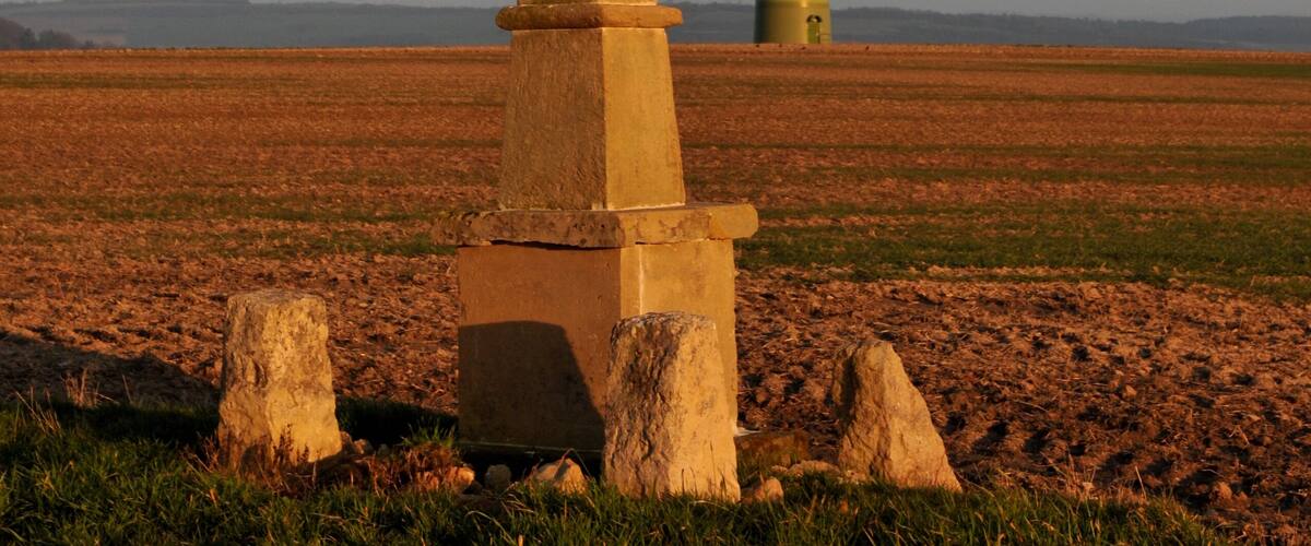 Weekräiz a Wandturbinn um Bursdrëferbierg bei Giwenech.