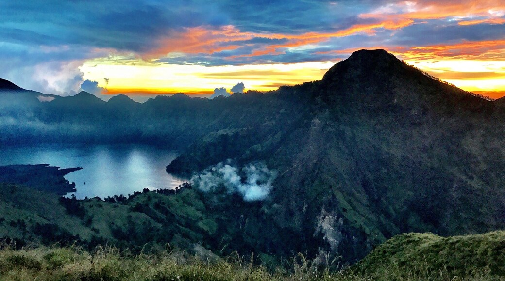 🌋 #TakeAHike to the summit
#Camping
#Mountains
#Hiking