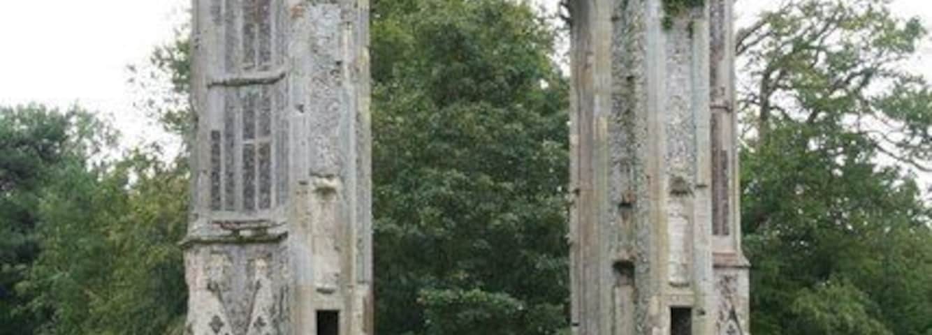Priory ruins The most substantial surviving fragment of the Priory church, the east end c1380 and very early Perpendicular Gothic.