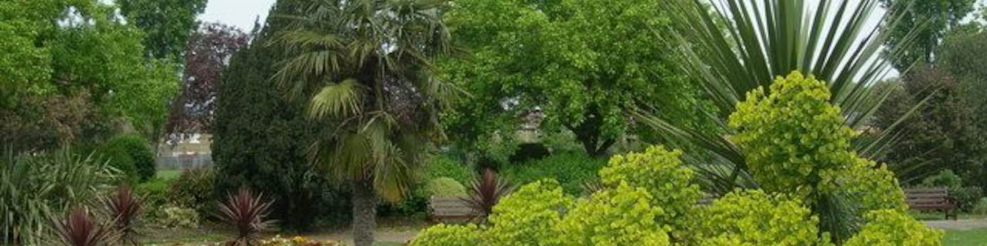 Kensington Memorial Park (2) At the St Helens Gardens Entrance